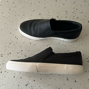 Vince Men’s Fletcher Slip On Casual Black Leather Sneaker Shoes Minimalist 7.5M
